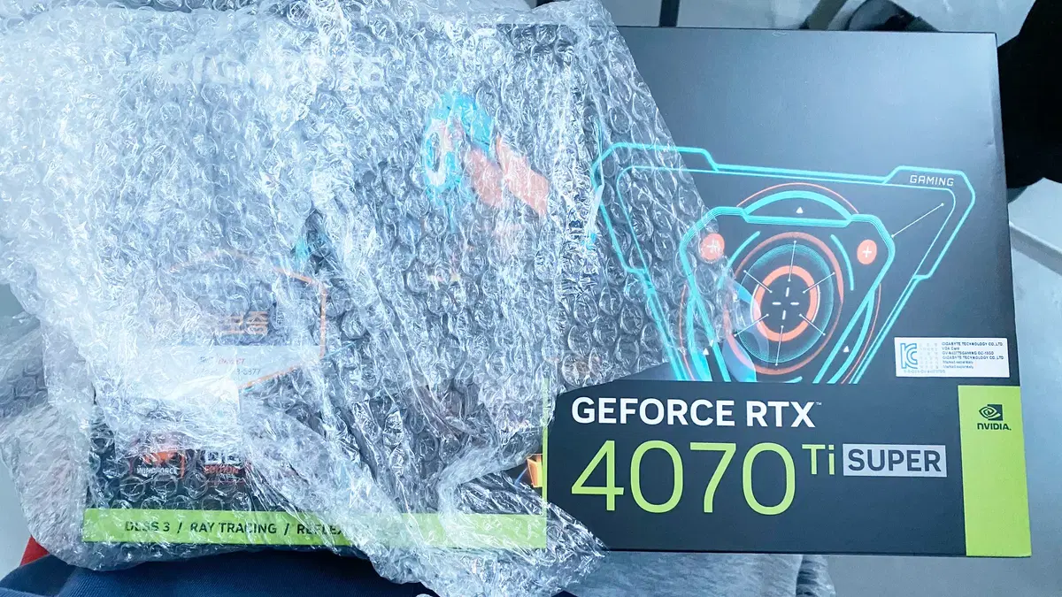 기가바이트 RTX 4070 ti Super oc 16g 미개봉 팝니다